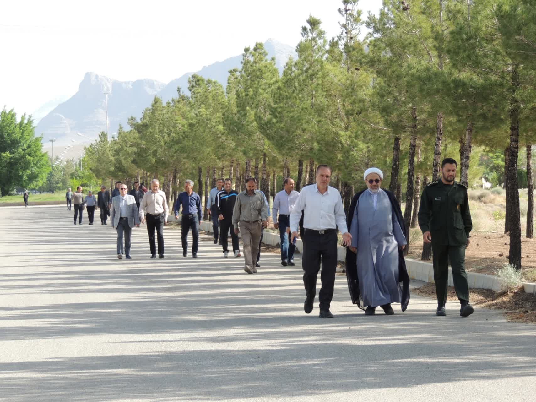 گزارش تصویری: برگزاری همایش پیاده‌روی صبحگاهی کارکنان دانشگاه آزاد اسلامی واحد دهاقان به مناسبت فتح خرمشهر